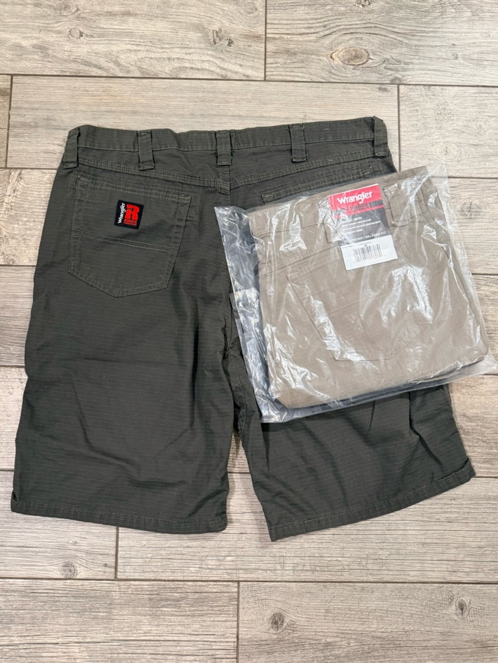 Wrangler Riggs Workwear Ripstop Shorts • 2 Pairs - Picture 2 of 3